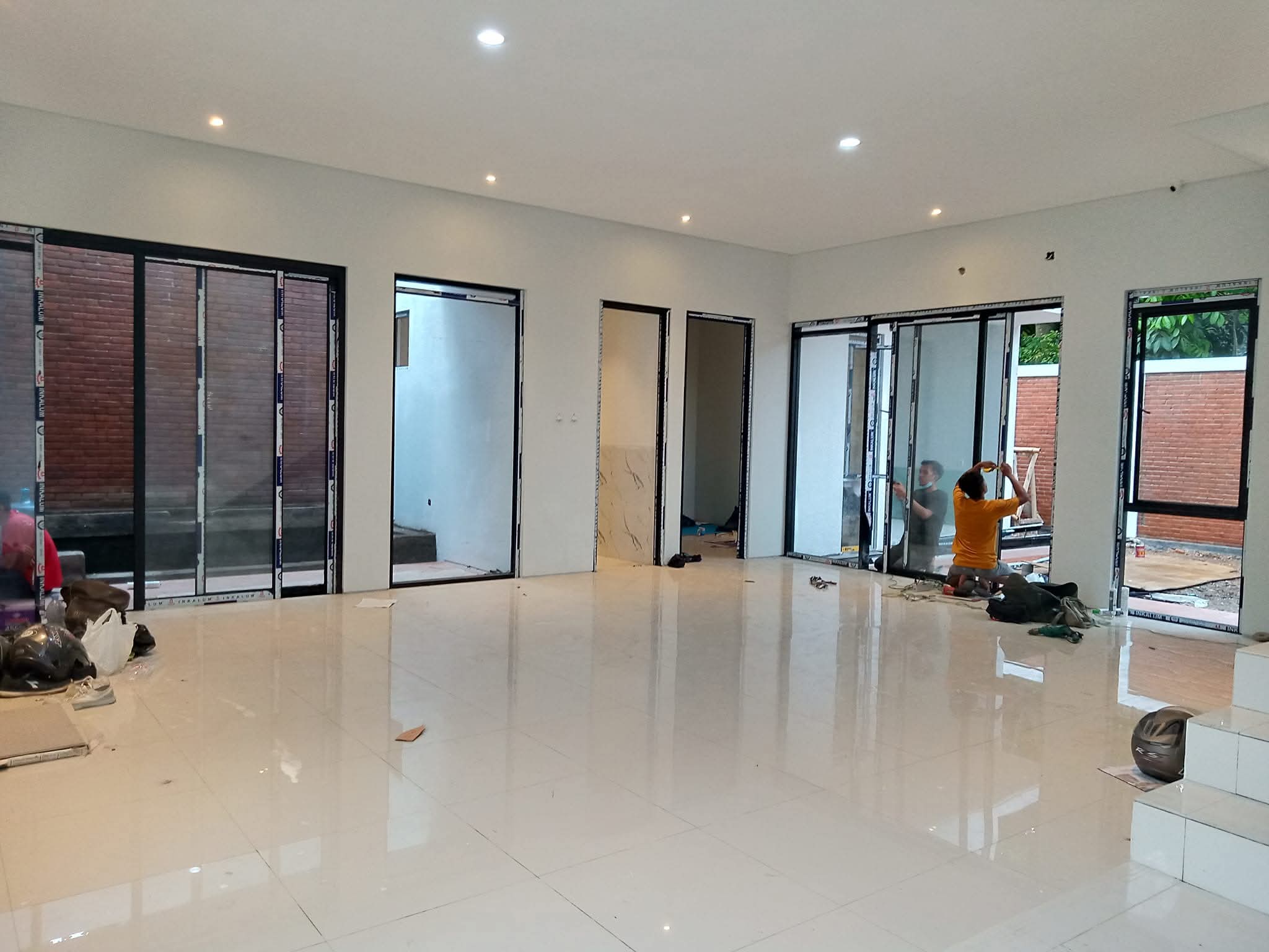 Pemasangan Kusen Jendela Alumunium